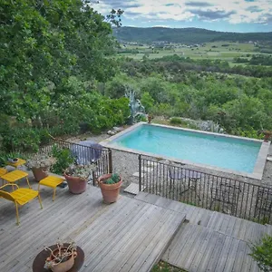 Le Petit Mas Bed & Breakfast Vogue